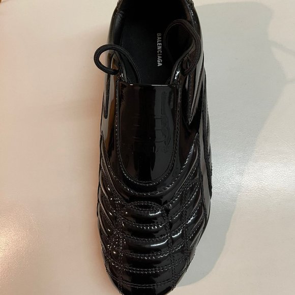 Shoes - Picture 6 of 8